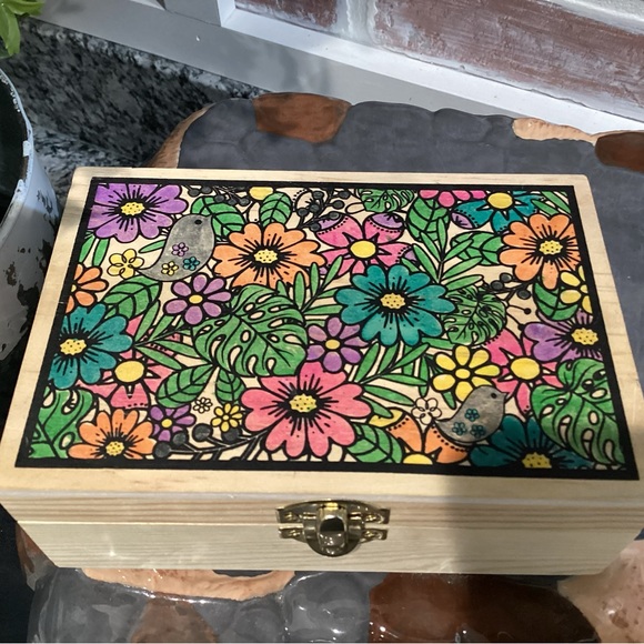 Solid Wood Keepsake / Trinket Box w/ beautifully painted or colored lid - Nice - Picture 2 of 12